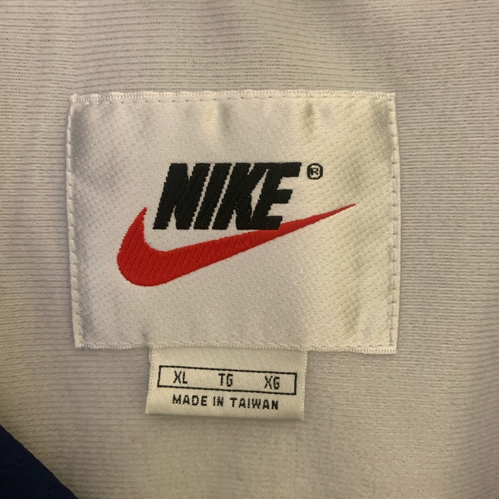 Vintage Nike Windbreaker Jacket (B22) - Picture 3 of 9